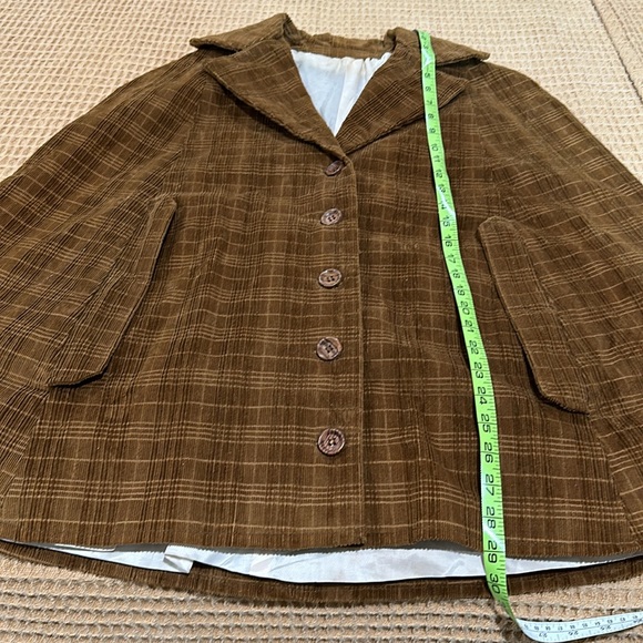 VINTAGE Brown Corduroy Cape / Poncho Wooden Buttons Sz Women’s Small / Med Cloak - Picture 15 of 16